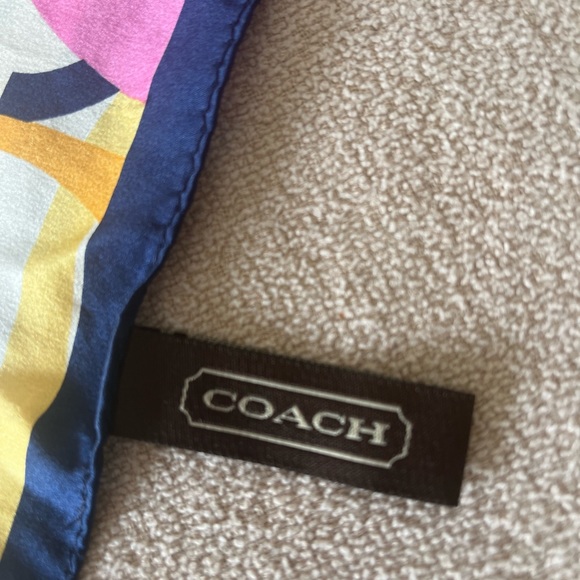 COPY - Brand New Coach LOGO Signature C Multi Color Reversible Silk Scarf 21” x… - Picture 6 of 6
